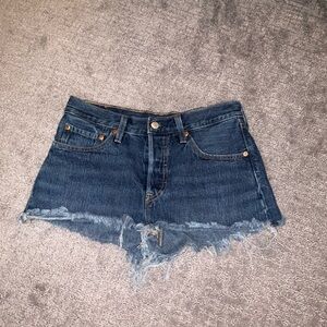 Levi’s 501 Frayed Hem Shorts
